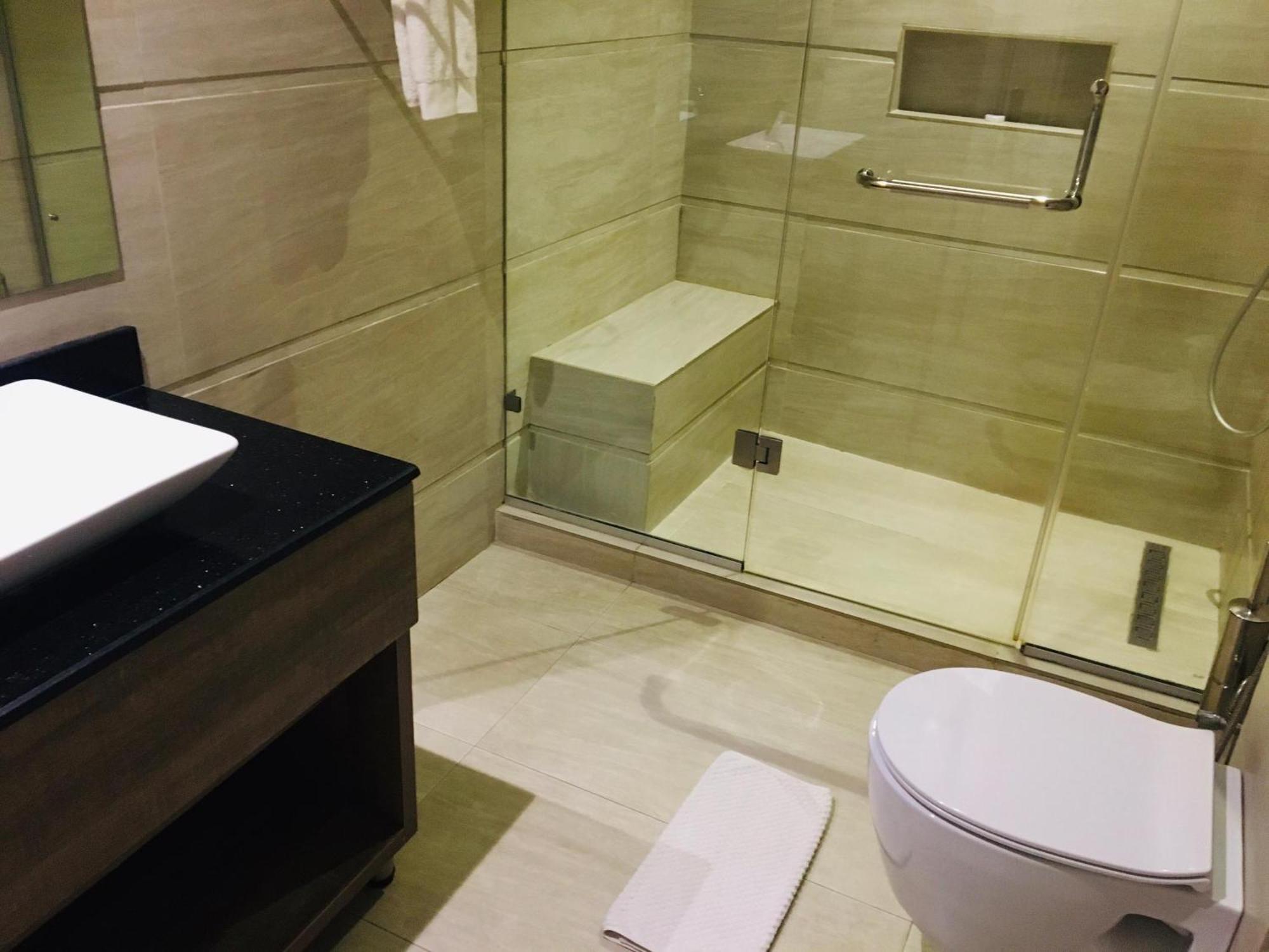 אבוג'ה Summerset Continental Hotel Maitama By T E L E Hospitality מראה חיצוני תמונה