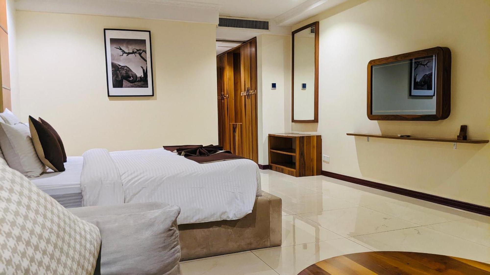 אבוג'ה Summerset Continental Hotel Maitama By T E L E Hospitality מראה חיצוני תמונה